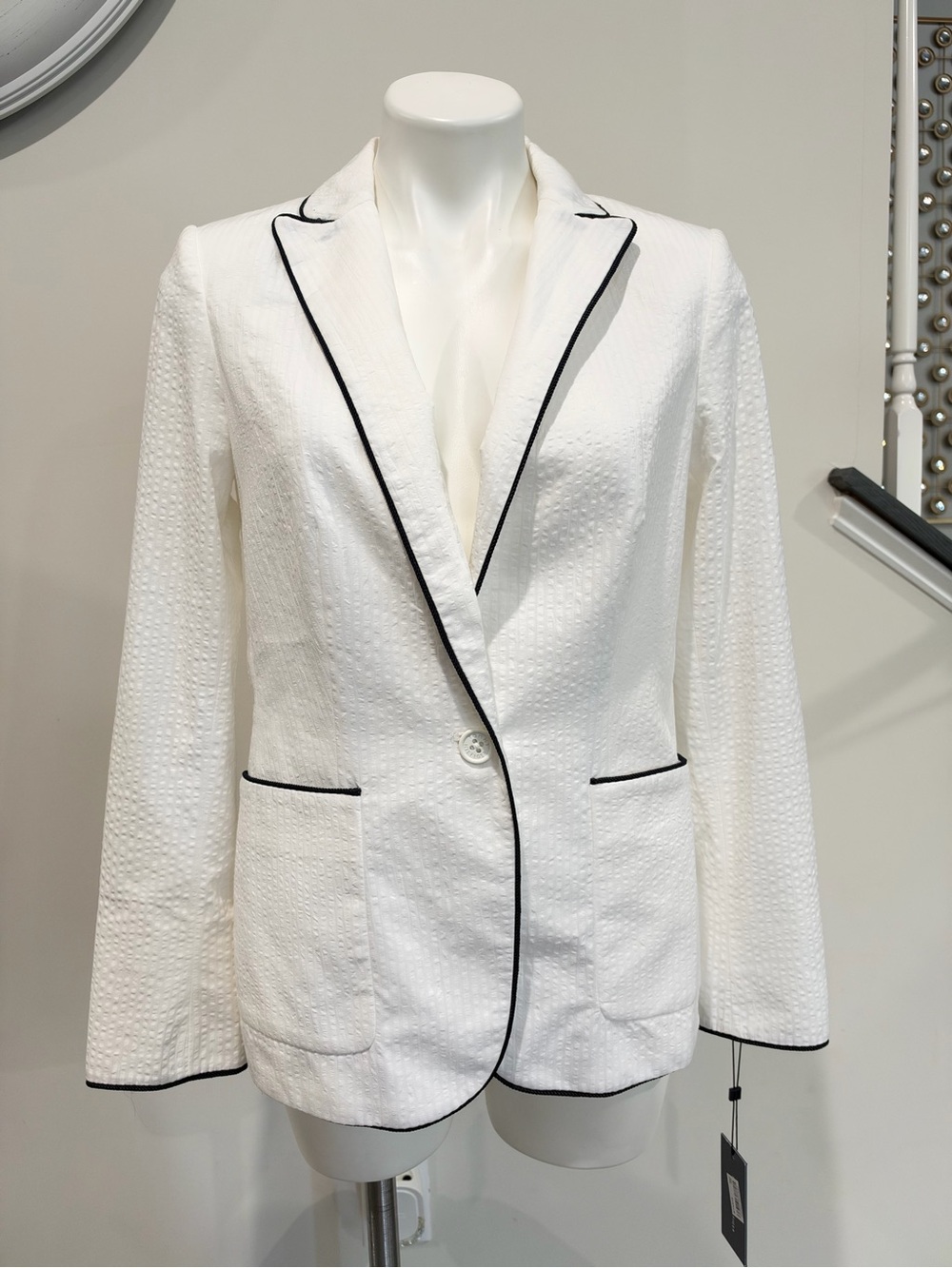 New Tommy Hilfiger Womens Crisp White Textured Blazer with dark blue Trim size 8